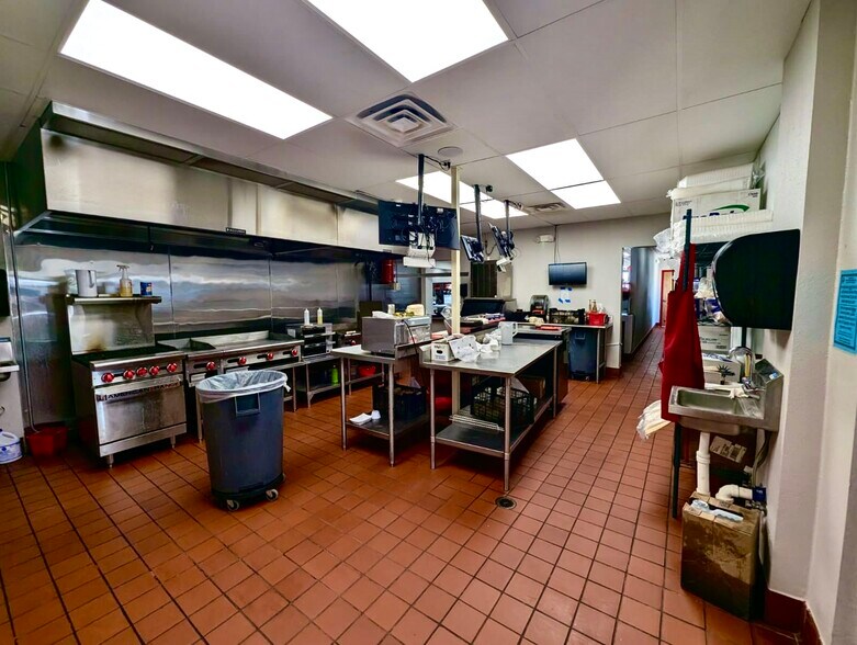 More Photos Of 12211 Montwood Dr, El Paso General Retail For Lease