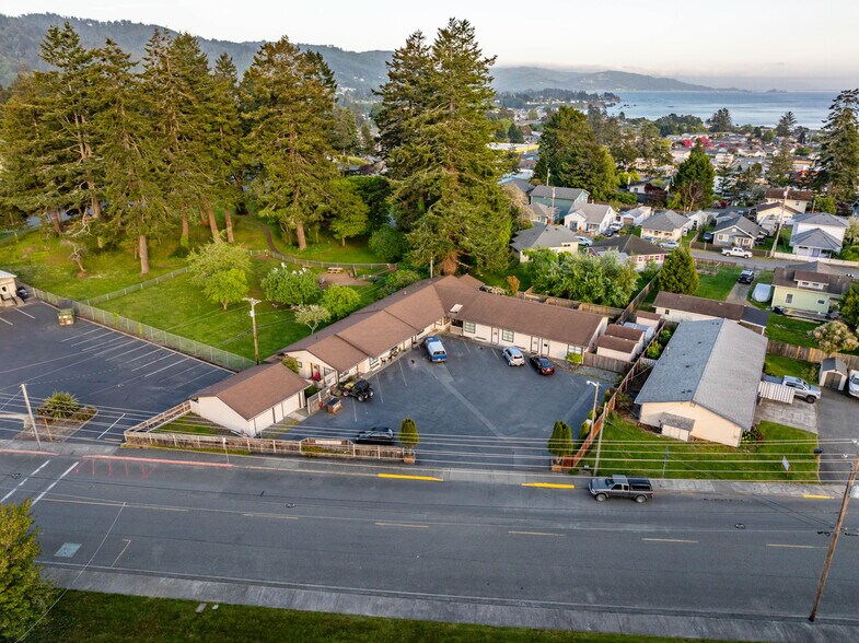 More Photos Of 542 Pacific Ave, Brookings Multifamily For Sale