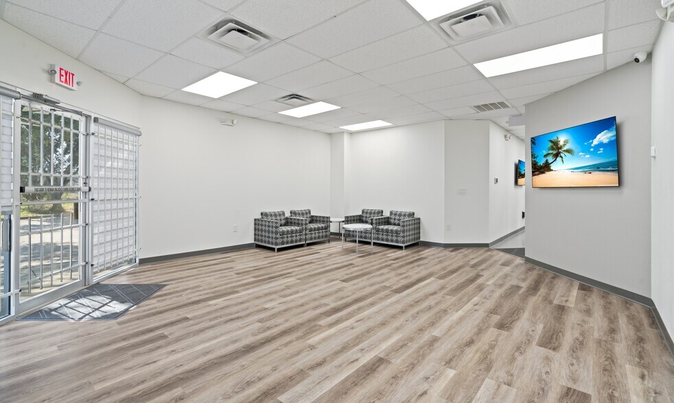 More Photos Of 3664 Walnut Bend Ln, Houston Flex For Lease