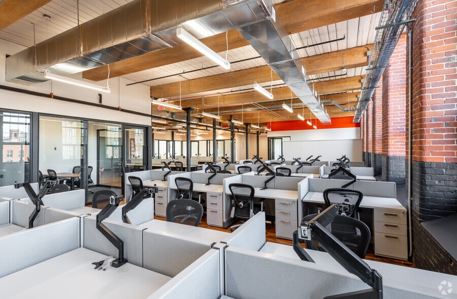 More Photos Of 15 Union St, Lawrence Light Manufacturing For Lease