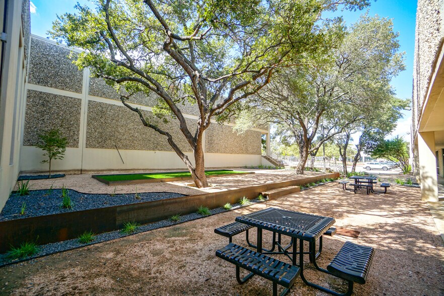 More Photos Of 2535 Brockton Dr, Austin Unknown For Lease