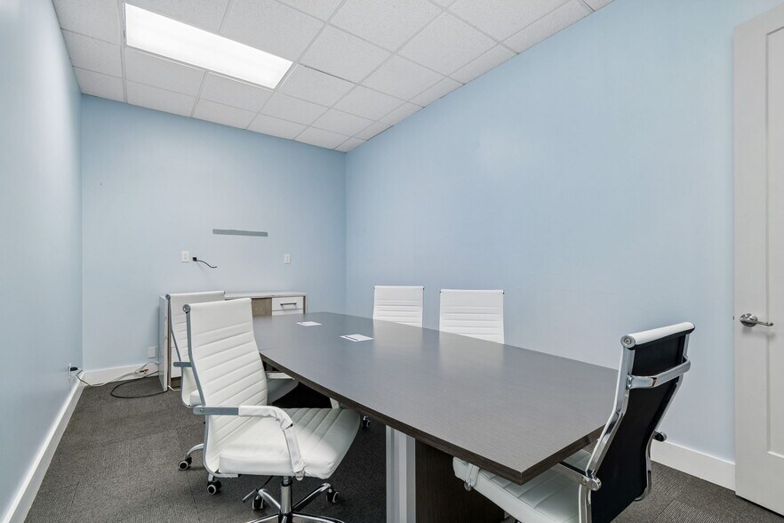 More Photos Of 2801-2805 Dr Martin Luther King Jr St N, Saint Petersburg Storefront Retail Office For Lease