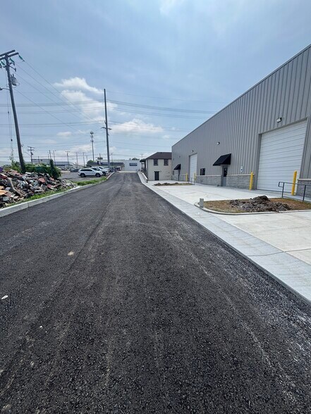 More Photos Of 719 Gallatin Pike N, Madison Light Distribution For Lease