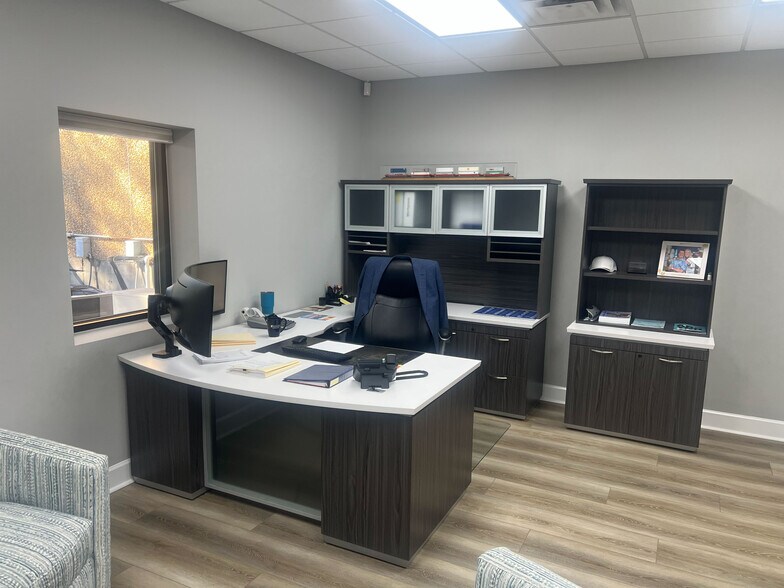 More Photos Of 10180 New Berlin Rd, Jacksonville Service For Sale