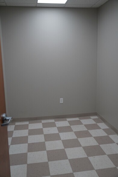 More Photos Of 1657 E Greenville St, Anderson Office For Sale