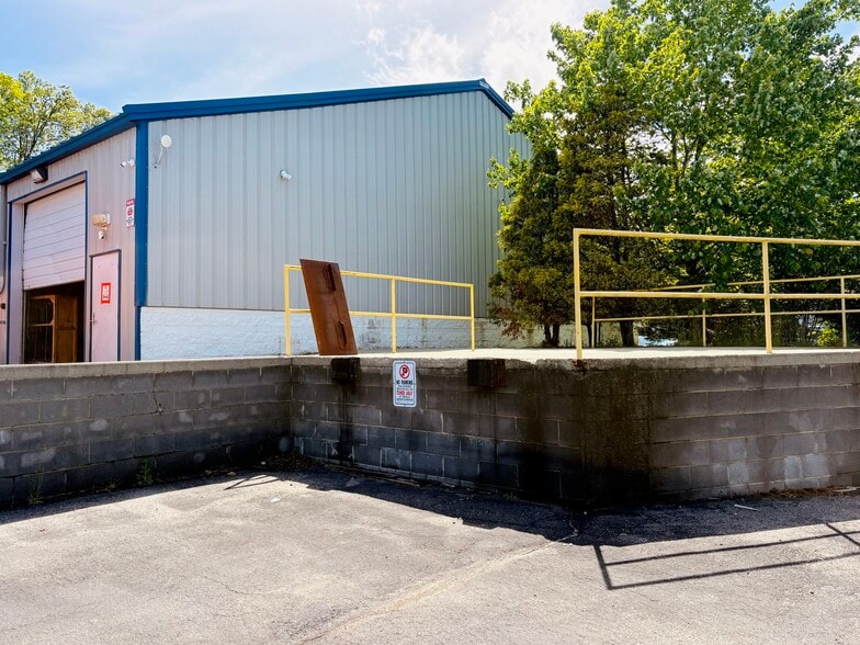 More Photos Of 6 Celtic Dr, Arden Warehouse For Lease