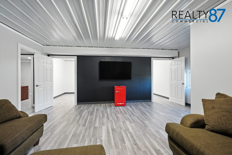 More Photos Of 2700 Stonegate Ct, Hiawatha Industrial For Sale