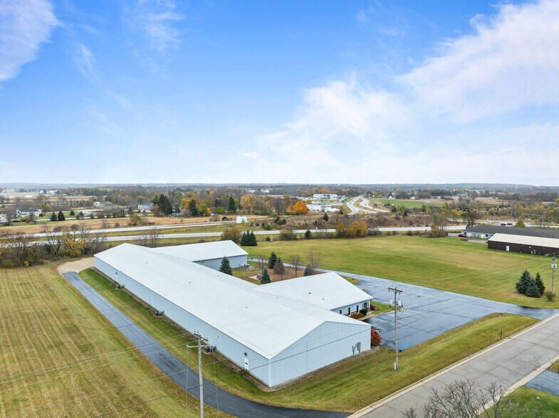 More Photos Of 130 Elizabeth Ln, Genoa City Industrial For Lease