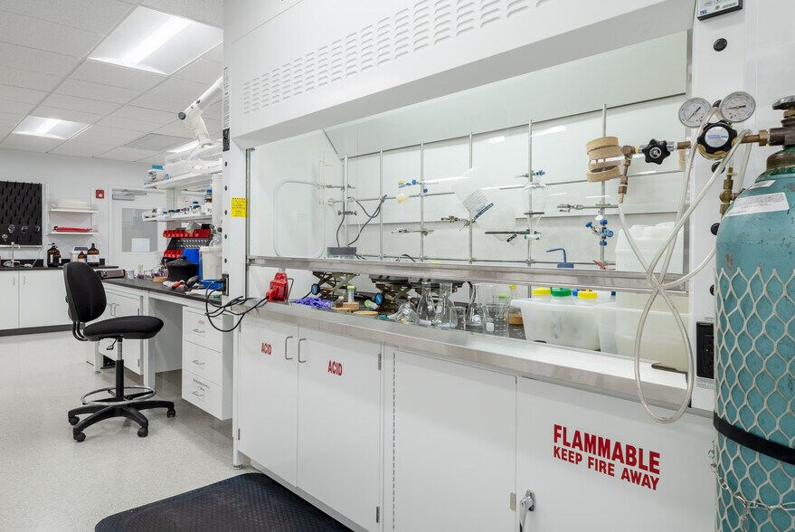 More Photos Of 35 Parkwood Dr, Hopkinton Office For Lease