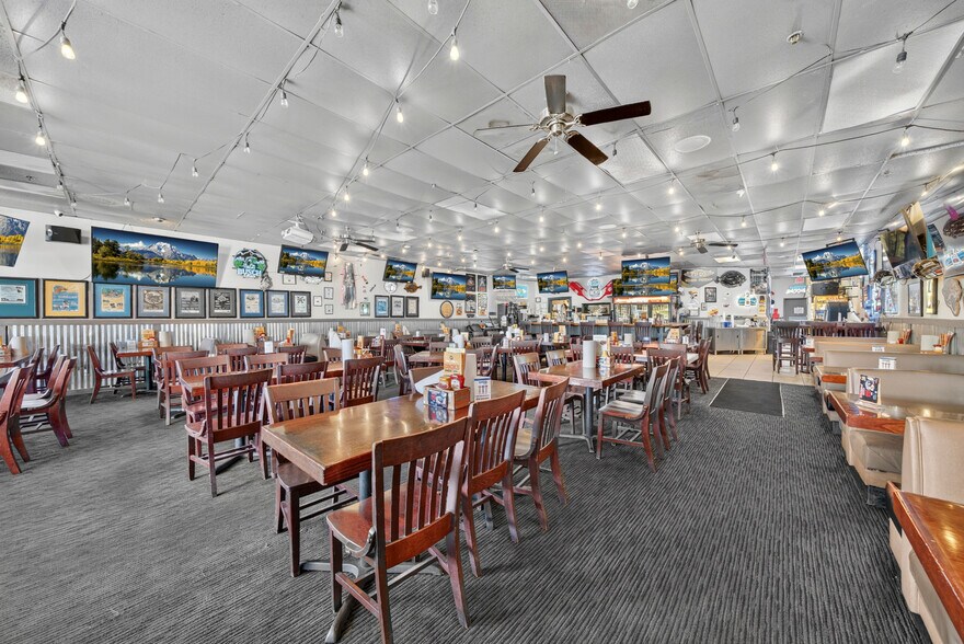 More Photos Of 14286 Beach Blvd, Jacksonville Beach General Retail For Sale