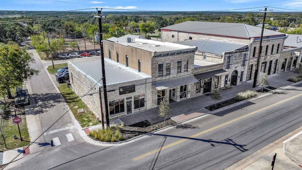 More Photos Of 923 Tx-332-loop, Liberty Hill Storefront Retail Residential For Sale