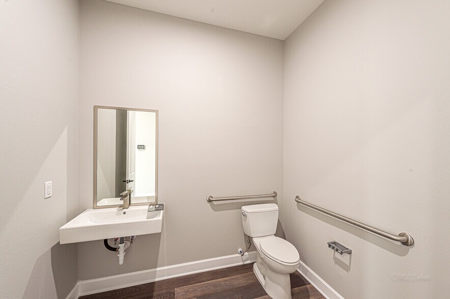 More Photos Of 2035 N Mason Dr, Katy Medical For Lease