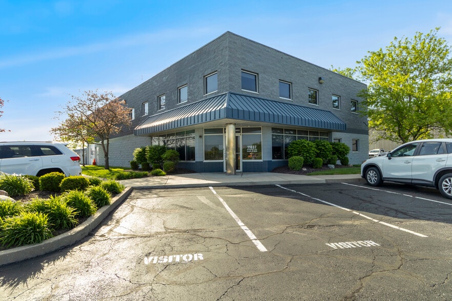 More Photos Of 11837 Technology Dr, Fishers Warehouse For Lease