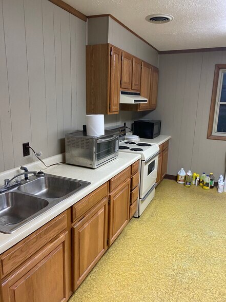 More Photos Of 451 North Dr, Hopkinsville Warehouse For Lease