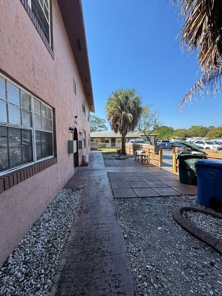 More Photos Of 146-148 NW 40th Ct, Fort Lauderdale Apartments For Sale