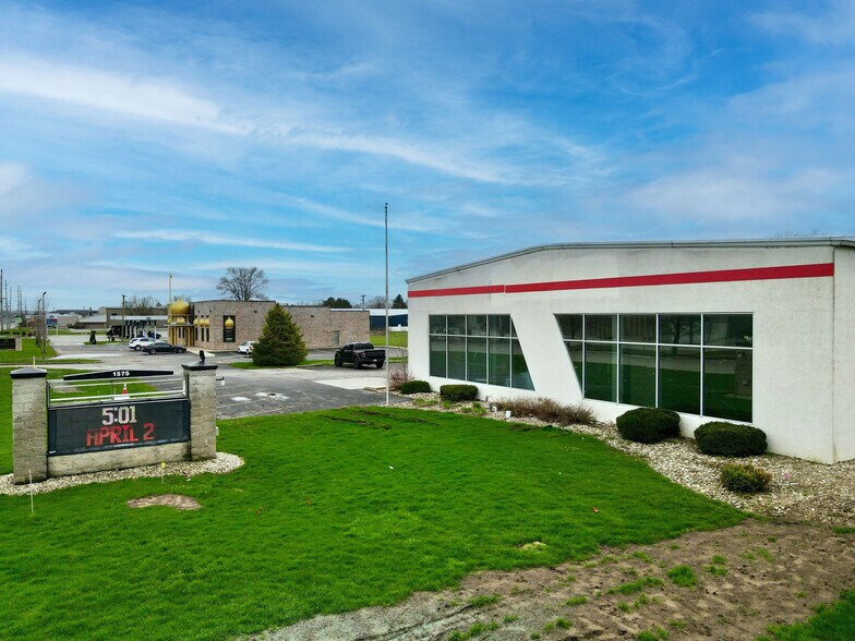 More Photos Of 1575 N Bendix Dr, South Bend Auto Repair For Sale