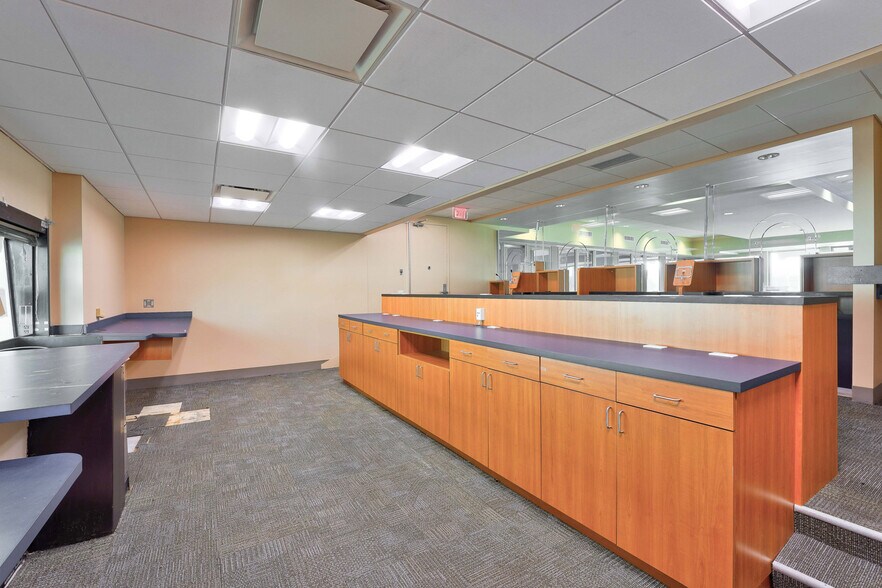 More Photos Of 1200 E Blue Heron Blvd, West Palm Beach Storefront Retail Office For Lease