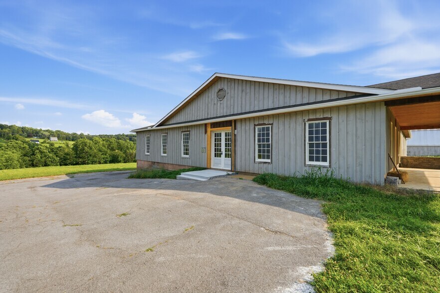 Primary Photo Of 13175 Washington Springs Winery Ln, Smithsburg Flex For Lease