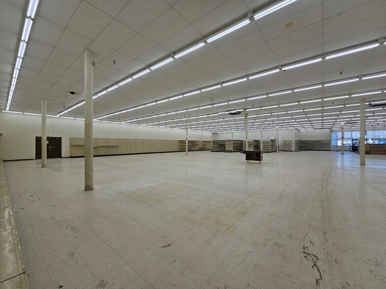 More Photos Of 15977-15981 State Route 170, Calcutta Freestanding For Lease