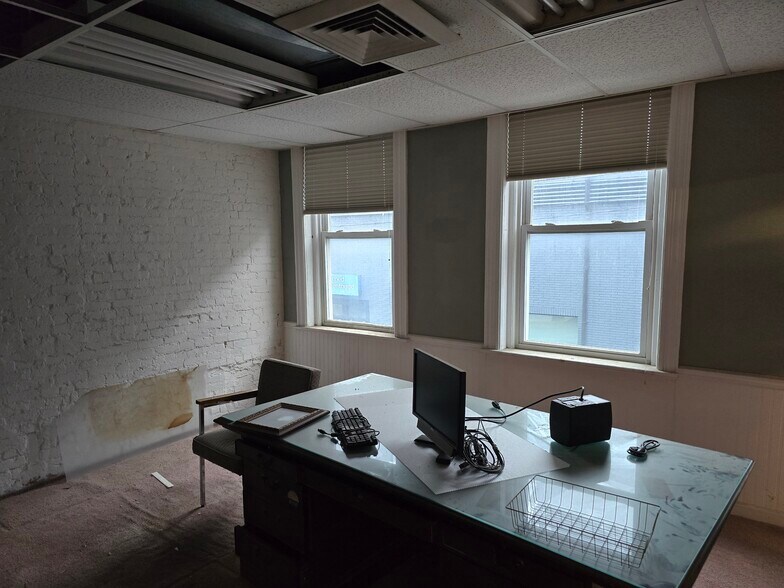 More Photos Of 115 Spring St, Newton Apartments For Sale