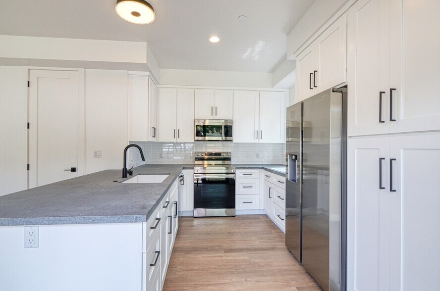 More Photos Of 221 W G St, Encinitas Apartments For Sale