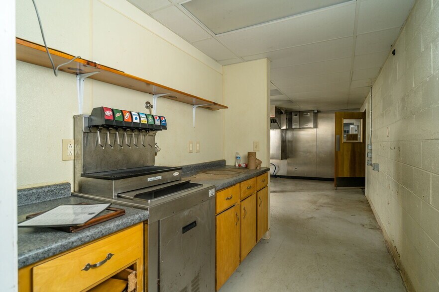 More Photos Of 2323 W Main St, Waynesboro General Retail For Sale