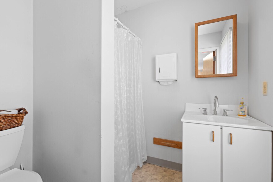 More Photos Of 2640 Ridgeway Ave, Rochester Medical For Lease