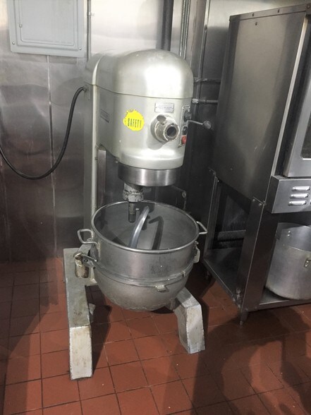 More Photos Of 894 Dekalb Ave, Brooklyn Restaurant For Lease