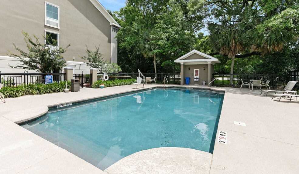 More Photos Of 19751 S Greeno Rd, Fairhope Hotel For Sale