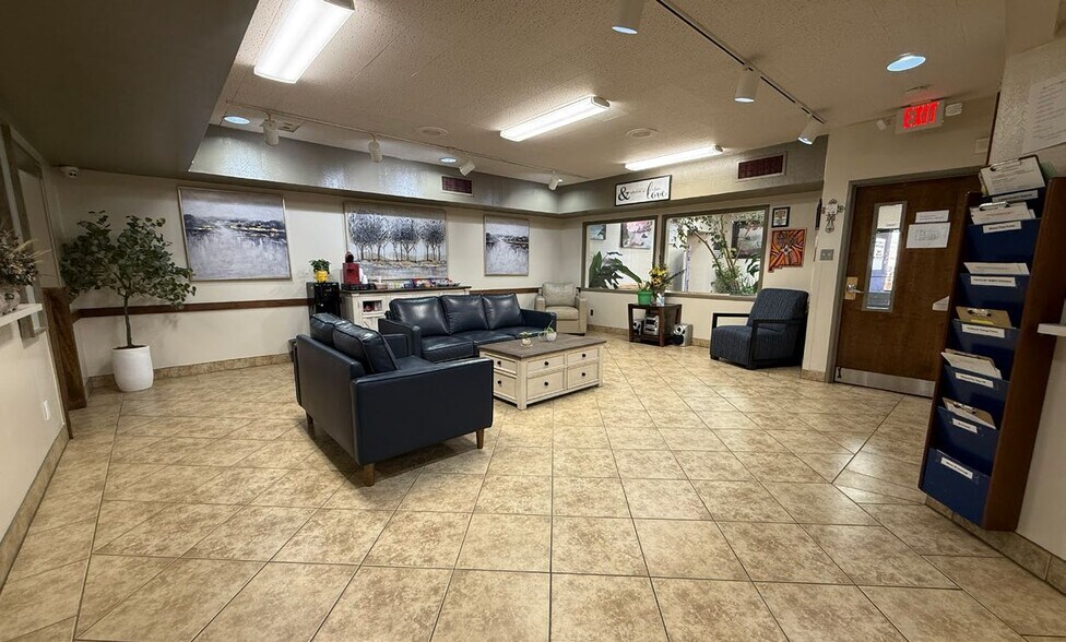 More Photos Of 8010 Mountain Rd NE, Albuquerque Medical For Lease