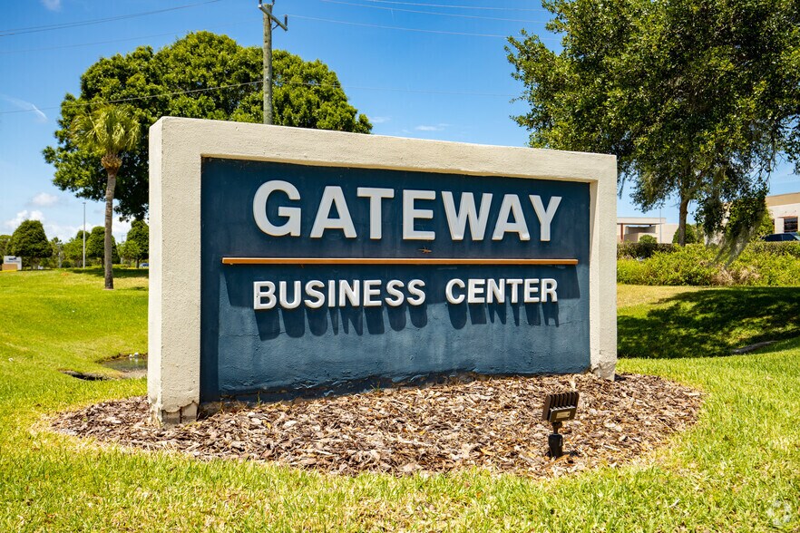 More Photos Of 1333-1335 Gateway Dr, Melbourne Flex For Lease