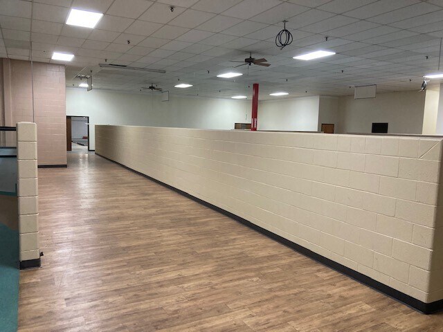 More Photos Of 110 Leffel Ln, Springfield Service For Lease