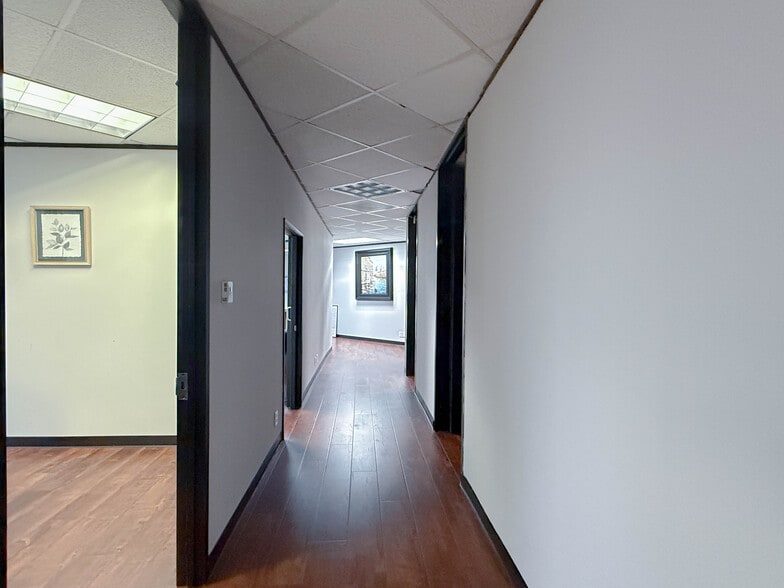 More Photos Of 6100 Corporate Dr, Houston Office For Sale