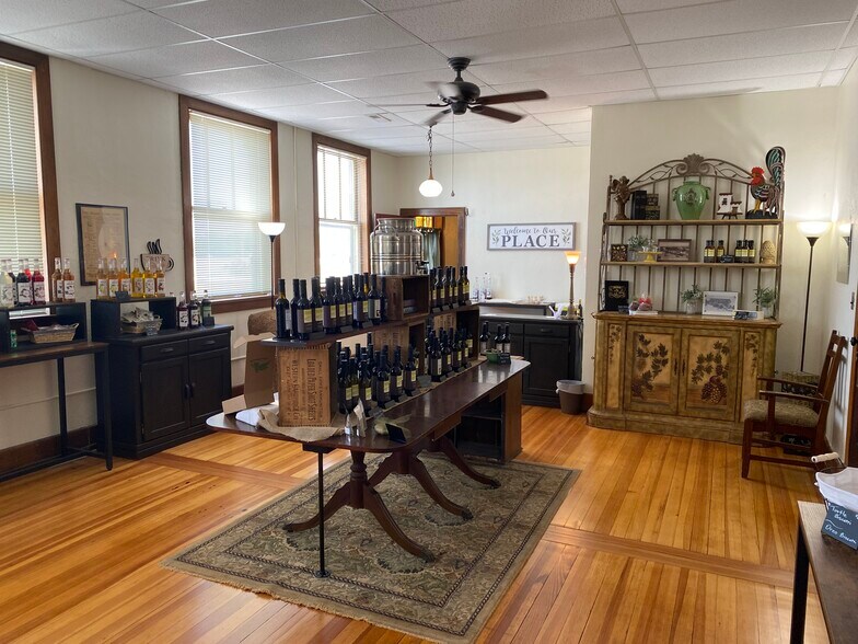 More Photos Of 102 N Fowler St, Meade Office For Sale