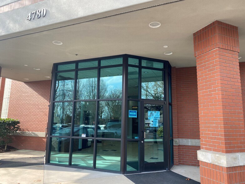 More Photos Of 4780 Village Plaza Loop, Eugene Medical For Lease