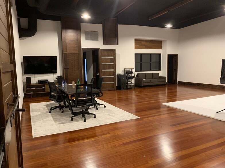More Photos Of 3109-3117 W Temple St, Los Angeles Loft Creative Space For Lease