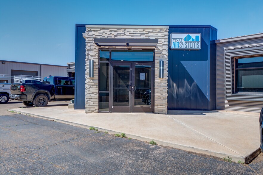 More Photos Of 2405 114th St, Lubbock Office For Sale
