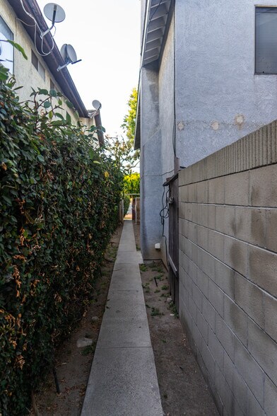More Photos Of 2506 E 6th St, Long Beach Multifamily For Sale