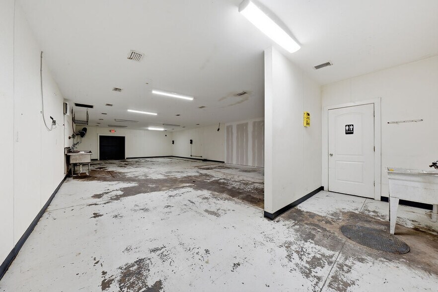 More Photos Of 605 N County Road 393, Santa Rosa Beach Light Manufacturing For Lease