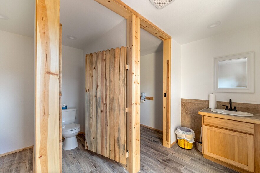 More Photos Of 2 County Road 2141 rd, Alpine Hotel For Sale