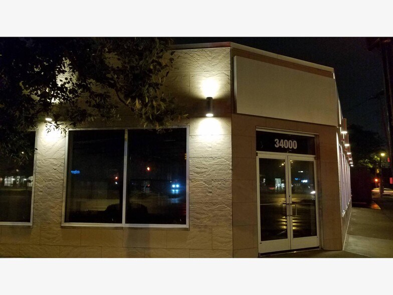 More Photos Of 34040 Woodward Ave, Birmingham Storefront Retail Office For Lease