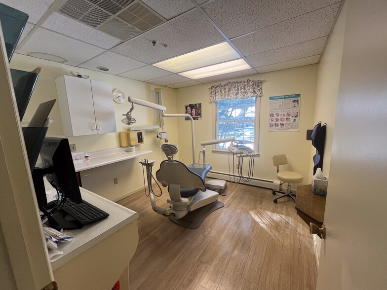 More Photos Of 155 Saco Ave, Old Orchard Beach Office For Sale