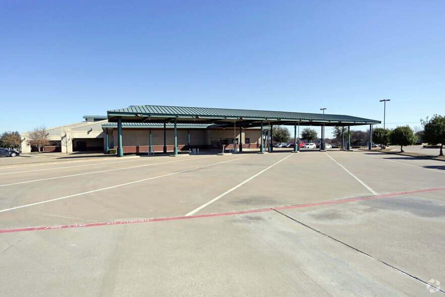 More Photos Of 1900 Country Club Dr, Mansfield Bank For Lease