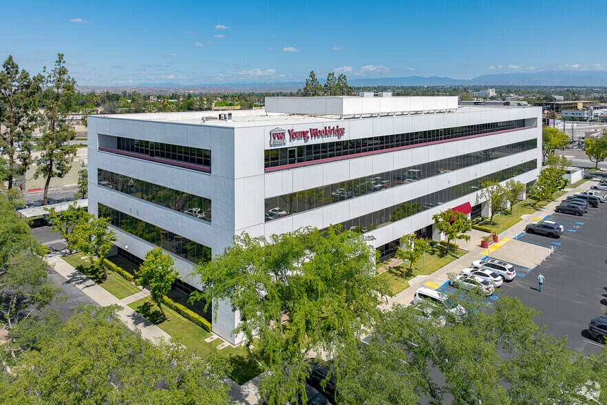 More Photos Of 1800 30th St, Bakersfield Office For Lease