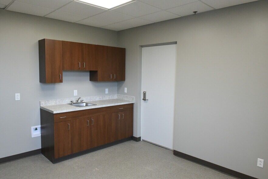 More Photos Of 265 Commerce Dr, South Point Industrial For Lease