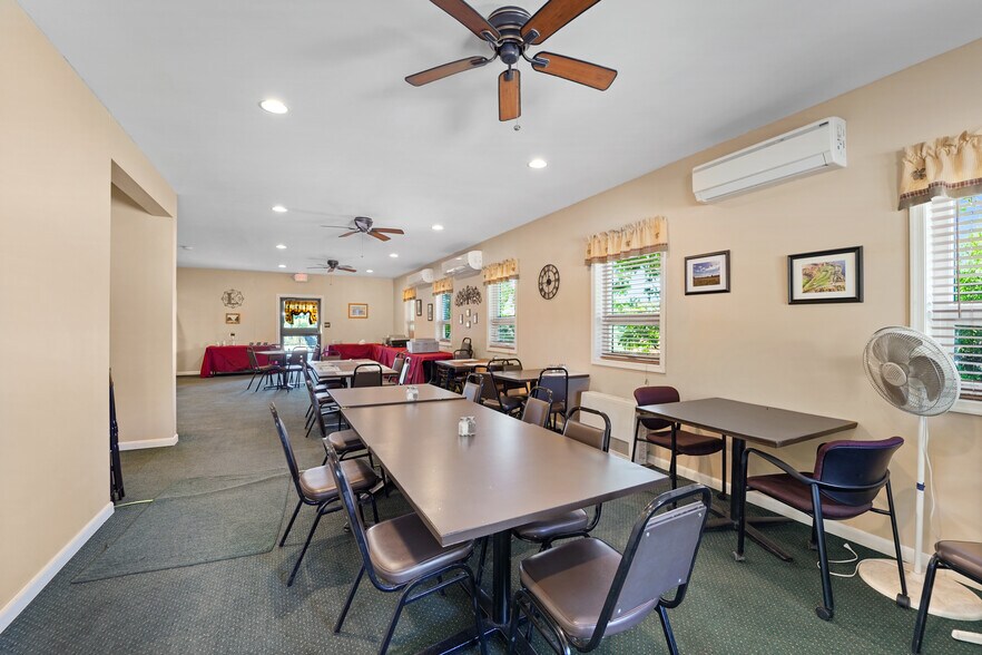 More Photos Of 60 Lake Lorain Rd, Poyntelle Restaurant For Sale