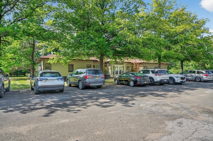 More Photos Of 11 Abrams Rd, Central Valley Office For Sale