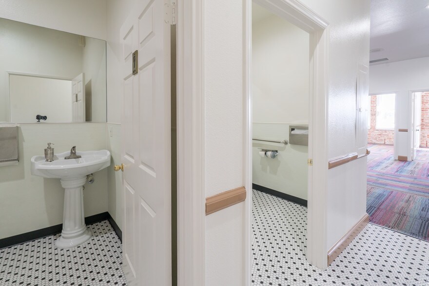 More Photos Of 101 W 4th St, Santa Ana Medical For Lease