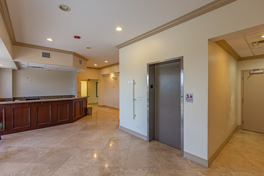 More Photos Of 2740 E Oakland Park Blvd, Fort Lauderdale Office For Sale
