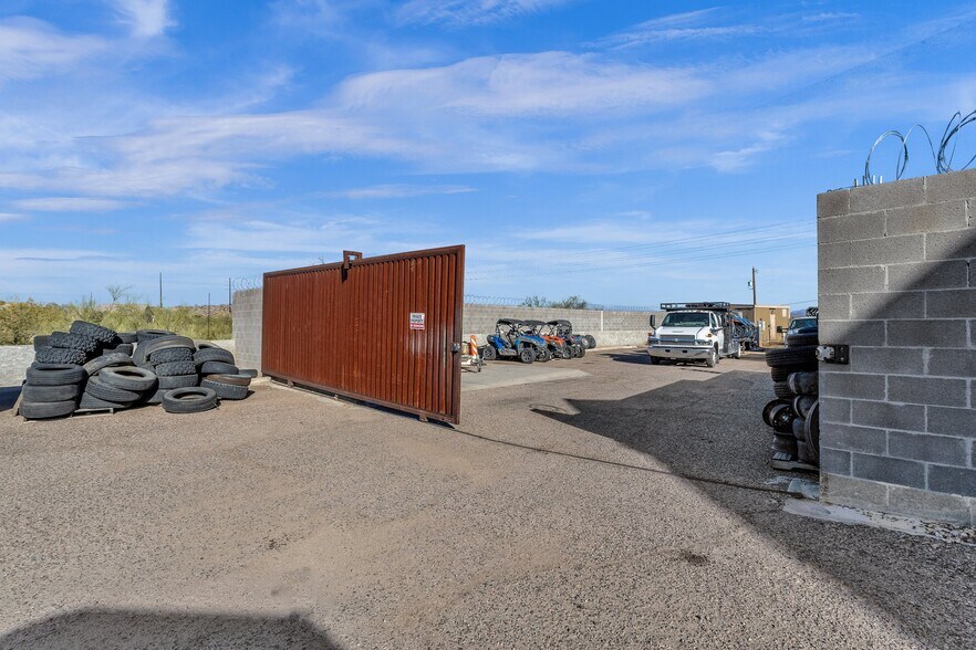 More Photos Of 17212 E Shea Blvd, Fountain Hills Storefront For Sale